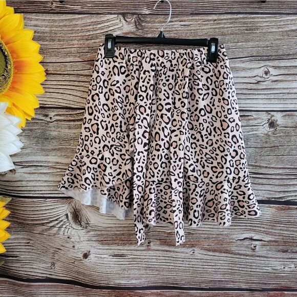 unbranded Dresses & Skirts - Skirt short Women's Cheetah print 🐆 no tags Pre-owned